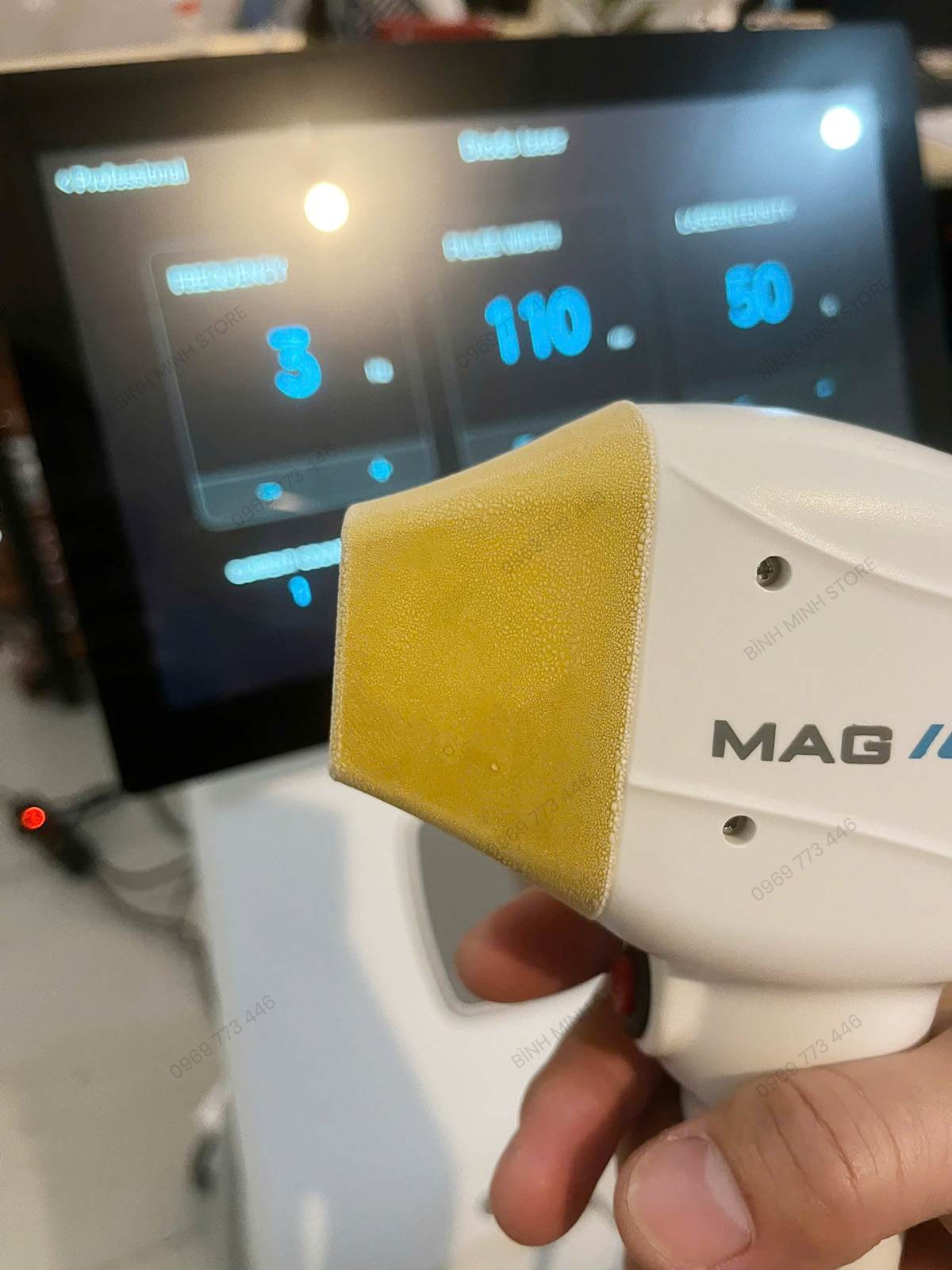 tay-cam-triet-long-lanh-co-man-hinh-cam-ung